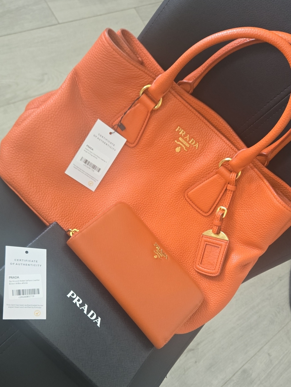 PRADA wallet - Picture 8 of 8